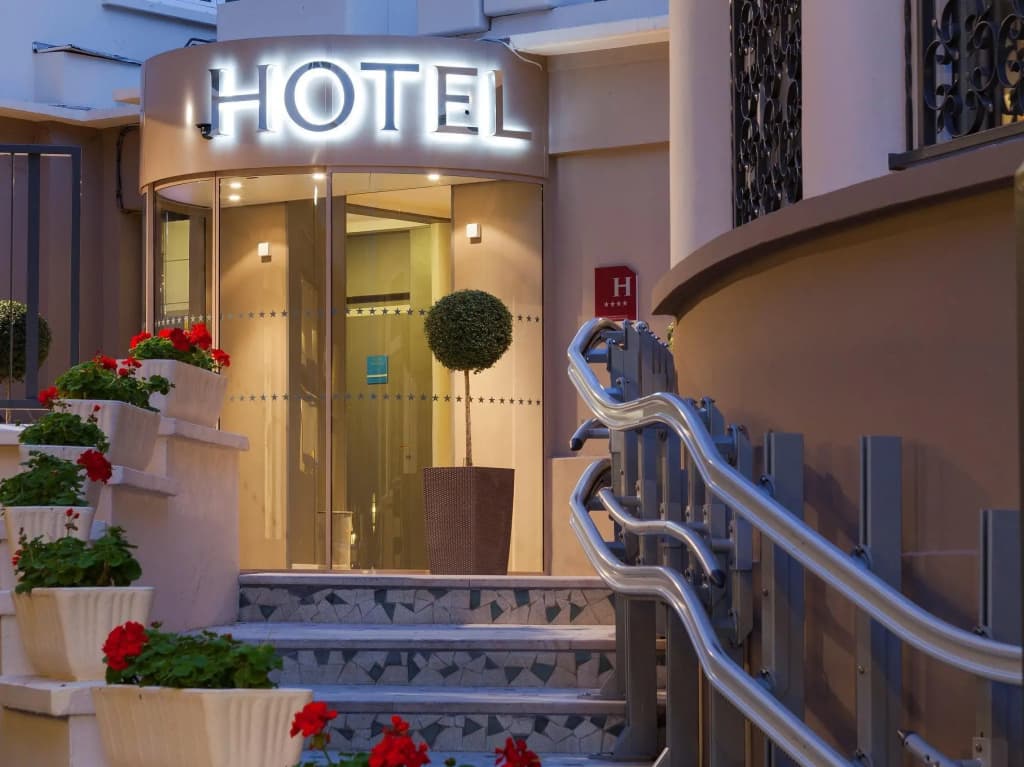 Timhotel Opera Blanche Fontaine