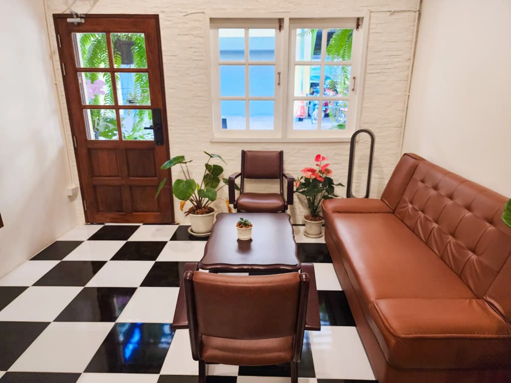 Noir Cafe and Hostel Chinatown Bangkok Hostel
