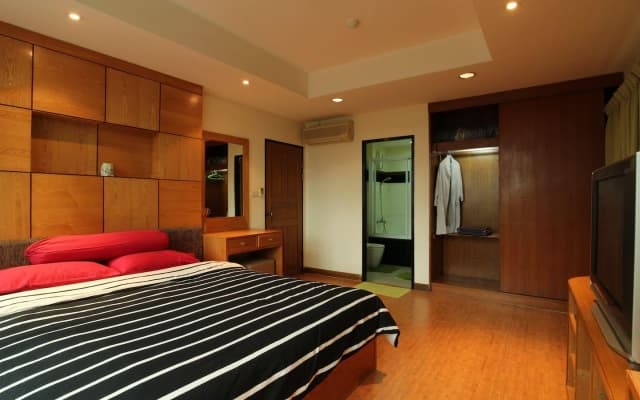 Serena Sathorn Suite