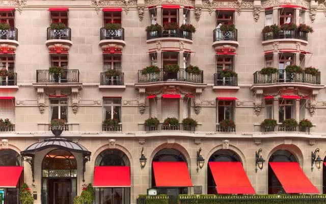 Plaza Athenee Hotel