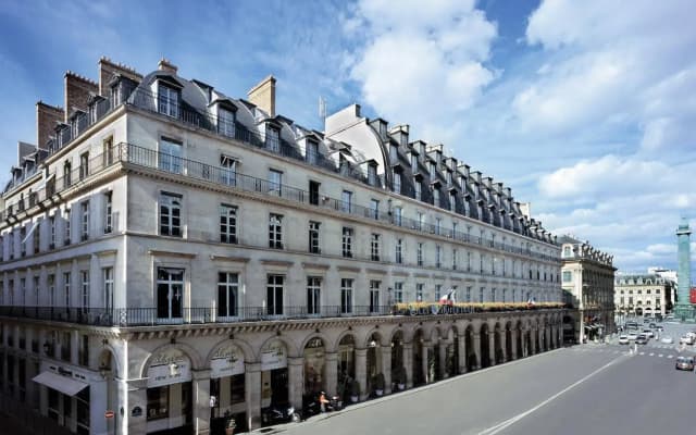 Lotti Paris