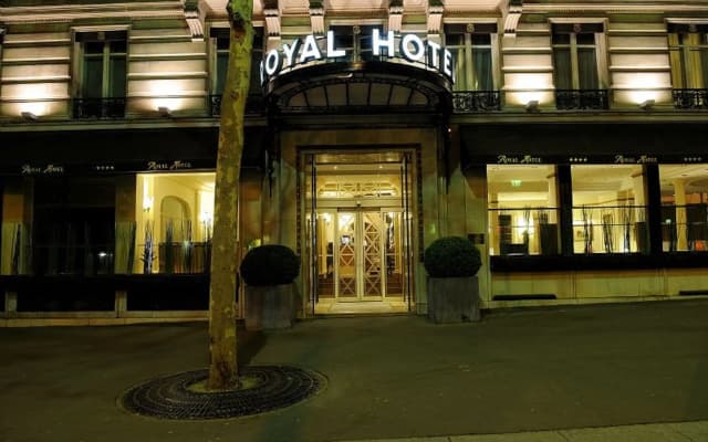 Royal Hotel Paris Champs Elysées