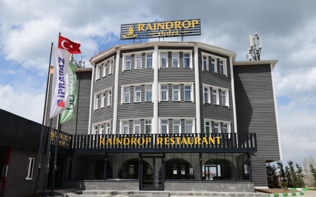 Raindrop Hotel