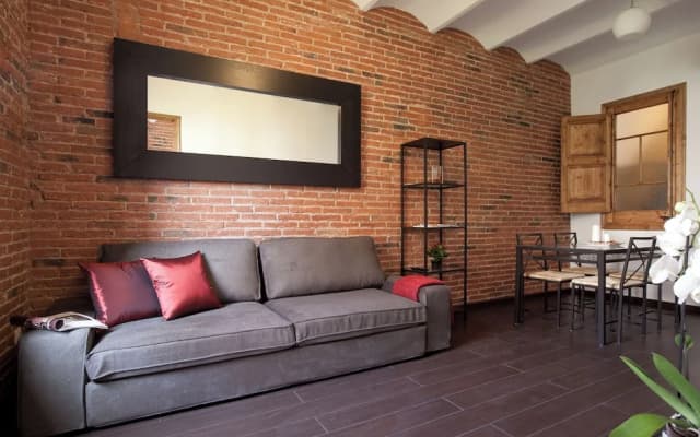 Family Apartment Near Sagrada Familia