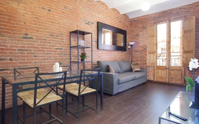 Bright Apartment Near Sagrada Familia