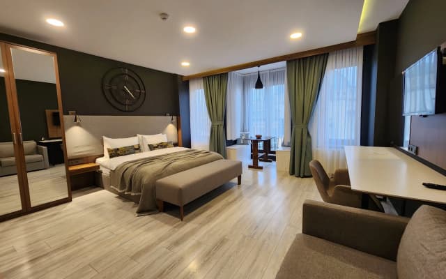 Taksim Landhouse Hotel