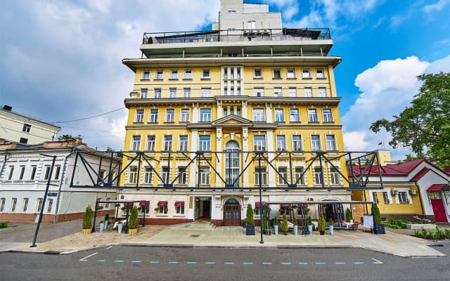 Mandarin Moskva Hotel